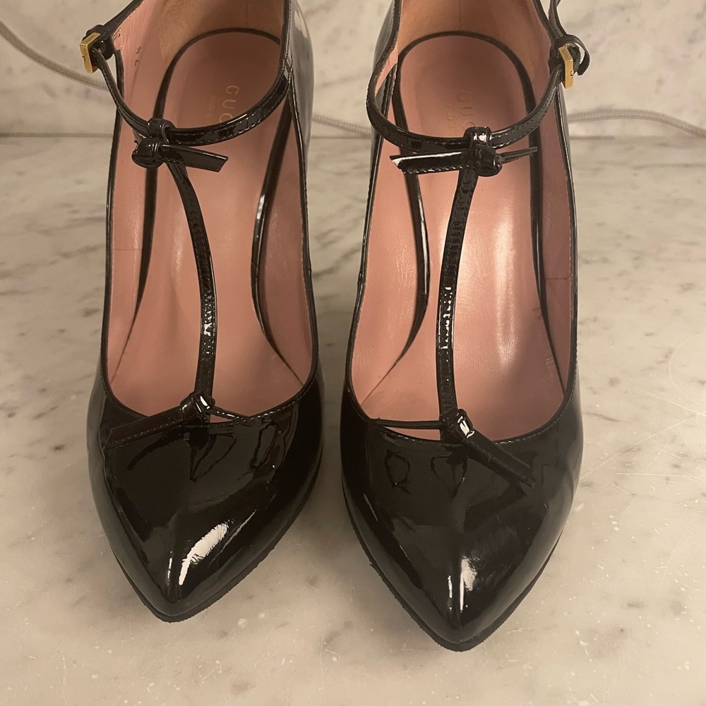 Gucci heels lack